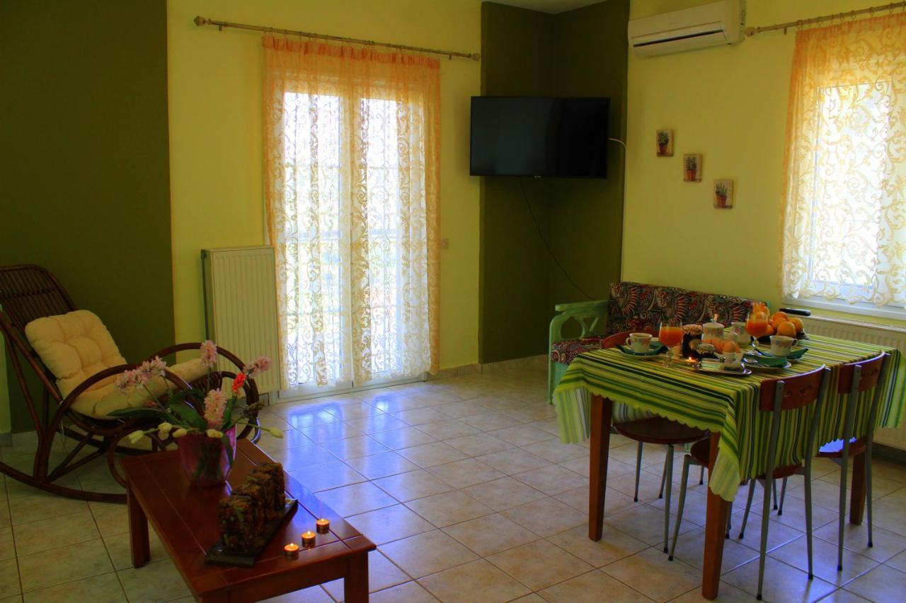 Tzaneria Apartments Skiathos Kanapitsa  エクステリア 写真
