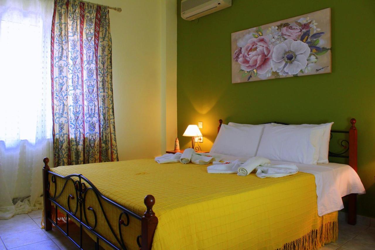 Tzaneria Apartments Skiathos Kanapitsa  エクステリア 写真