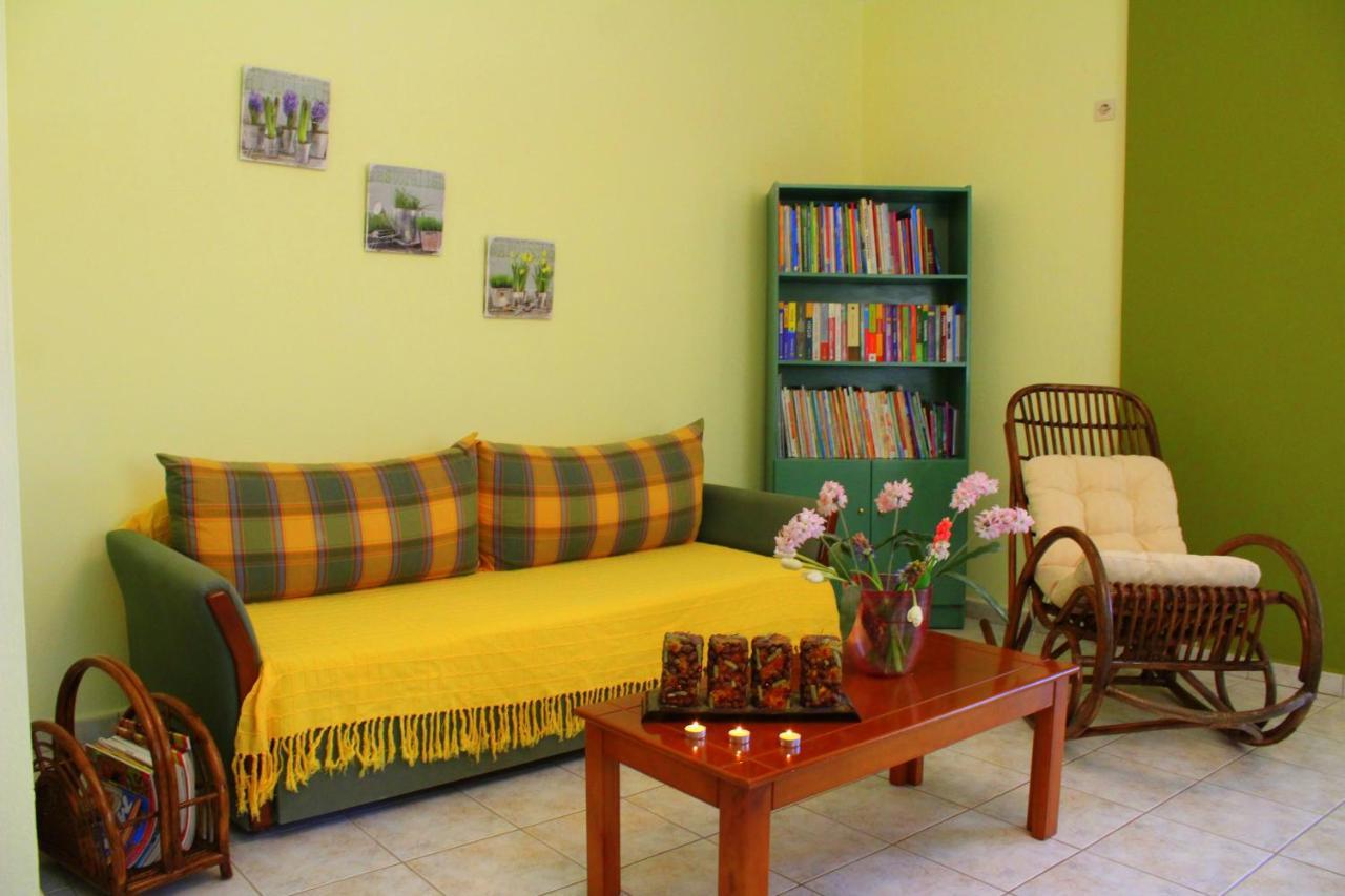 Tzaneria Apartments Skiathos Kanapitsa  エクステリア 写真