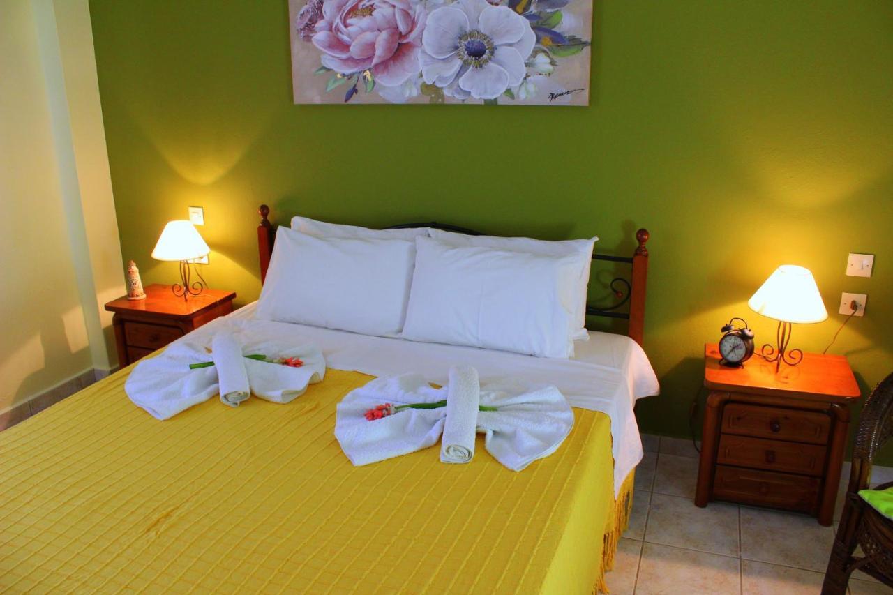 Tzaneria Apartments Skiathos Kanapitsa  エクステリア 写真