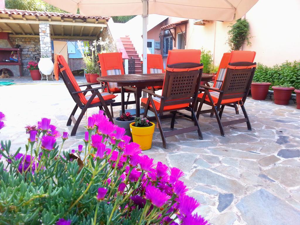 Tzaneria Apartments Skiathos Kanapitsa  エクステリア 写真